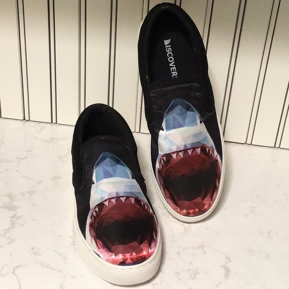 Discovery Shark Sneakers Size 7.5 - Picture 4 of 4